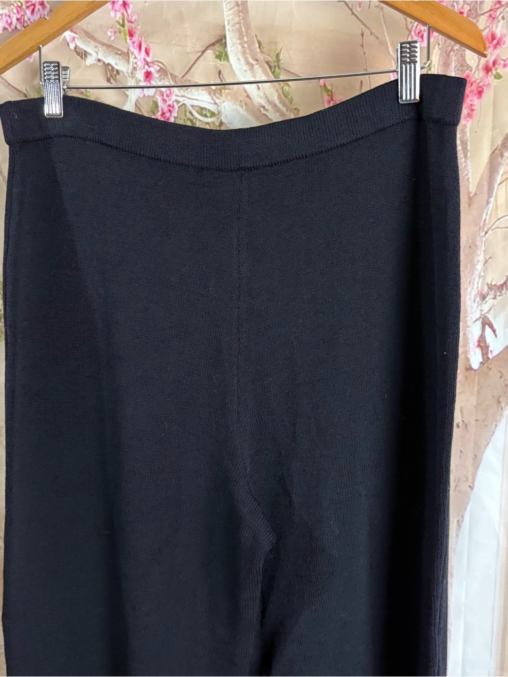 St. John Black Wide-Leg Ribbed Knit Pants - Picture 6 of 9